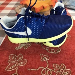 Nike Sz 7.5 blue & Gold very Nice